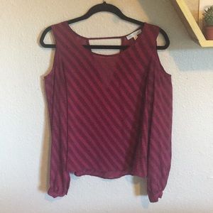 Cold-shoulder burgundy top // Size medium